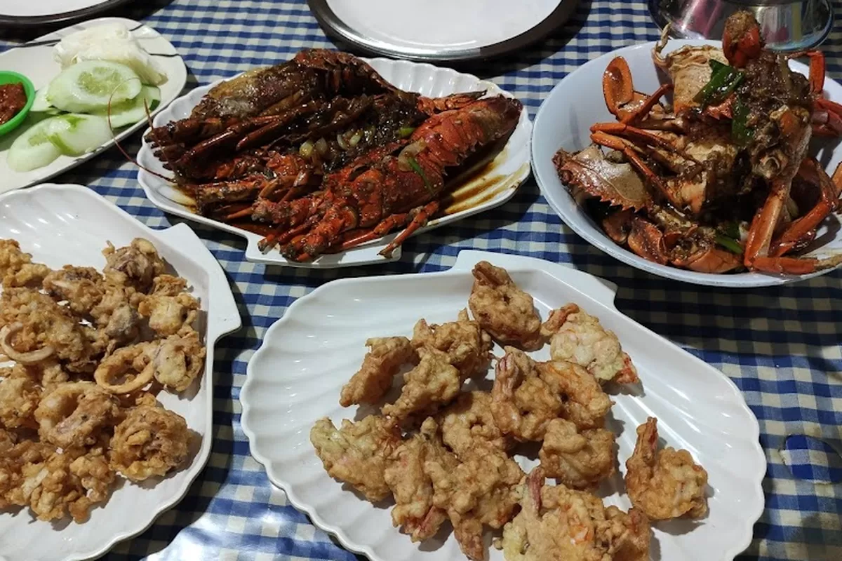 Rasa Laut yang Menggigit di Lesehan Ikan Bakar 70
